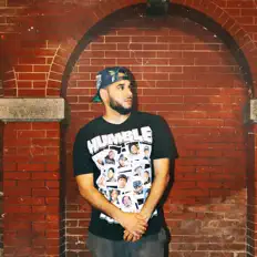 Poslechněte si interpreta Deeperthandreams, sledujte hudební videa, přečtěte si životopis, podívejte se na data turné a další informace.