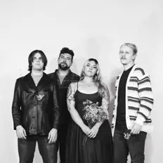 Écoutez So Totally, regardez des vidéoclips, lisez la biographie, consultez les dates de tournée et plus encore !