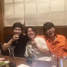 Ouve 30sec., vê vídeos de música, lê a biografia, vê as datas da digressão e muito mais!