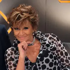 Silvia Freire सुनें, म्यूज़िक वीडियो देखें, बायो पढ़ें, दौरे की तारीखें और बहुत कुछ देखें!