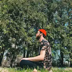 聆聽 Benumb、觀看音樂影片、閱讀小傳、查看巡演日期等！