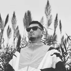 Poslechněte si interpreta Abdy Dayy, sledujte hudební videa, přečtěte si životopis, podívejte se na data turné a další informace.