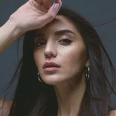 Ascolta FROLOVA, guarda video musicali, leggi la biografia, vedi le date del tour & altro!