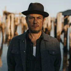 收听 Jeremy Moses Curtis、观看音乐视频、阅读小传、查看巡演日期等 ！