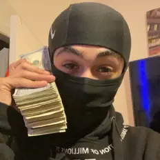 Ouve HOLLOWS, vê vídeos de música, lê a biografia, vê as datas da digressão e muito mais!