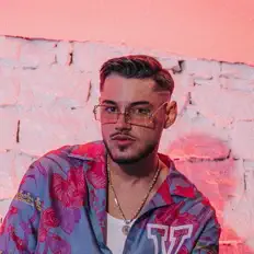 Hör dir Leonardo Gashi an, schau dir Musikvideos an, lies die Biografie, finde Tourdaten und mehr!