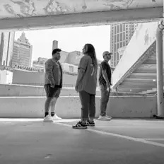 Ouve REVIVAL, vê vídeos de música, lê a biografia, vê as datas da digressão e muito mais!