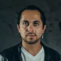 Ascolta undefined, guarda video musicali, leggi la biografia, vedi le date del tour & altro!