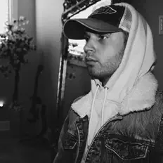 Poslechněte si interpreta Mr. Kelly, sledujte hudební videa, přečtěte si životopis, podívejte se na data turné a další informace.