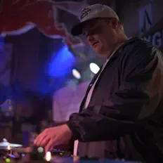 收听 Mellow Mike、观看音乐视频、阅读小传、查看巡演日期等 ！