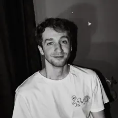 Hör dir Tooloudsorry an, schau dir Musikvideos an, lies die Biografie, finde Tourdaten und mehr!