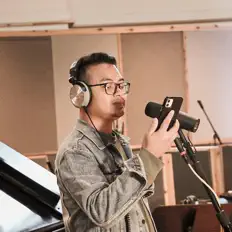 Phillip Piangを聴いたり、ミュージックビデオを鑑賞したり、経歴やツアー日程などを確認したりしましょう！