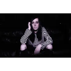 Outwavesを聴いたり、ミュージックビデオを鑑賞したり、経歴やツアー日程などを確認したりしましょう！