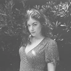 Dengarkan Dolly Valentine, tonton video musik, baca bio, lihat tanggal tur & lainnya!