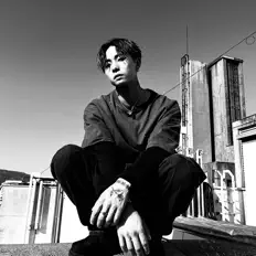 ELLを聴いたり、ミュージックビデオを鑑賞したり、経歴やツアー日程などを確認したりしましょう！