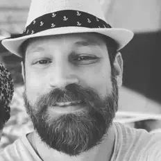 Écoutez Fanis Kakosaios, regardez des vidéoclips, lisez la biographie, consultez les dates de tournée et plus encore !