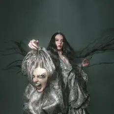 聆聽 RAPHAËLLA、觀看音樂影片、閱讀小傳、查看巡演日期等！