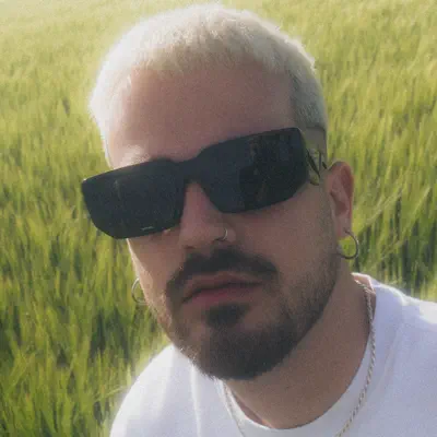 Listen to Iskender, watch music videos, read bio, see tour dates & more!