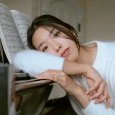 Yujin Baekを聴いたり、ミュージックビデオを鑑賞したり、経歴やツアー日程などを確認したりしましょう！