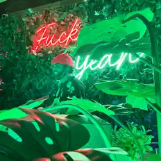 Ouça MICVH, assista a videoclipes, leia a biografia, veja as datas das turnês e mais!