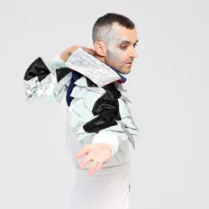 Jerrycan dinle, müzik videolarını izle, biyografisini oku, tur tarihlerini ve daha fazlasını gör!