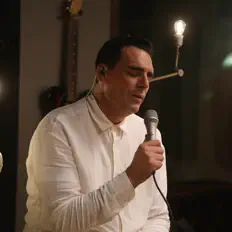 David Lugoを聴いたり、ミュージックビデオを鑑賞したり、経歴やツアー日程などを確認したりしましょう！