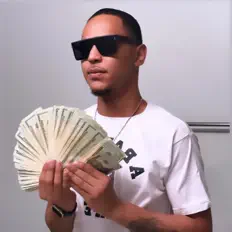 Hör dir Melo Trending an, schau dir Musikvideos an, lies die Biografie, finde Tourdaten und mehr!