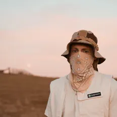 Mad Russian: песни, клипы, биография, даты выступлений и многое другое.