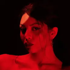 XTRA BRUT सुनें, म्यूज़िक वीडियो देखें, बायो पढ़ें, दौरे की तारीखें और बहुत कुछ देखें!