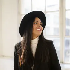 Dengarkan Laura Barrientos, tonton video musik, baca bio, lihat tanggal tur & lainnya!