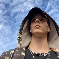 emllik: песни, клипы, биография, даты выступлений и многое другое.