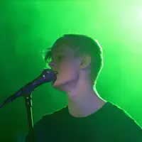 Dengarkan undefined, tonton video musik, baca bio, lihat tanggal tur & lainnya!