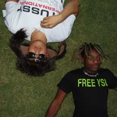 Posłuchaj wykonawcy Casas, obejrzyj teledyski, przeczytaj biografię, zobacz daty tras koncertowych i nie tylko!