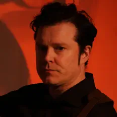 Paul McCannを聴いたり、ミュージックビデオを鑑賞したり、経歴やツアー日程などを確認したりしましょう！