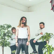 Open Arms을(를) 듣고, 뮤직 비디오를 보고, 약력을 읽고, 투어 일정 등을 확인하세요!