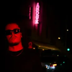 收听 Tarz、观看音乐视频、阅读小传、查看巡演日期等 ！