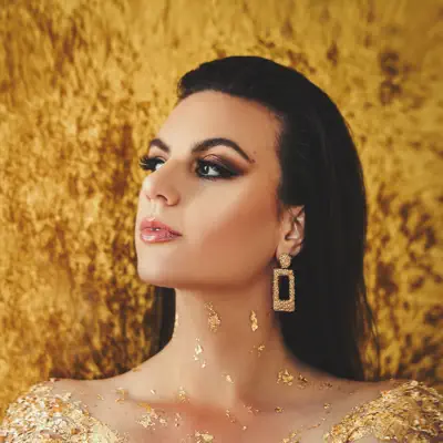 Listen to Robyn Allegra Parton, watch music videos, read bio, see tour dates & more!