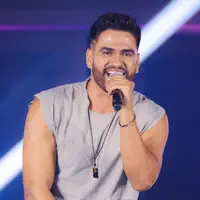 Écoutez undefined, regardez des vidéoclips, lisez la biographie, consultez les dates de tournée et plus encore !