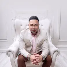 聆聽 Hector Manuel、觀看音樂影片、閱讀小傳、查看巡演日期等！