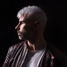 Ascolta Dani Sinergia, guarda video musicali, leggi la biografia, vedi le date del tour & altro!