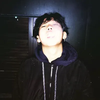 Listen to 駝兒, watch music videos, read bio, see tour dates & more!