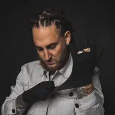 收听 Yung Cee、观看音乐视频、阅读小传、查看巡演日期等 ！