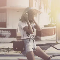 聆聽 Walter Sobcek、觀看音樂影片、閱讀小傳、查看巡演日期等！