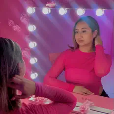 Escucha a SELENA, mira videos musicales, lee su biografía, consulta las fechas de las gira y más.