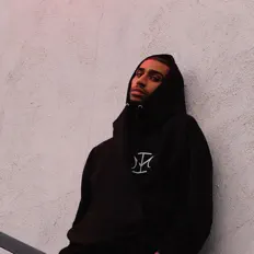 Ian Michael सुनें, म्यूज़िक वीडियो देखें, बायो पढ़ें, दौरे की तारीखें और बहुत कुछ देखें!