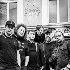 Sick Leaveを聴いたり、ミュージックビデオを鑑賞したり、経歴やツアー日程などを確認したりしましょう！