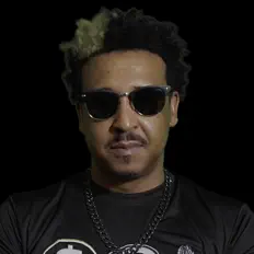 聆聽 CASH AT HAND、觀看音樂影片、閱讀小傳、查看巡演日期等！