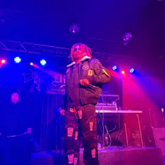 Hör dir Jr Quis an, schau dir Musikvideos an, lies die Biografie, finde Tourdaten und mehr!