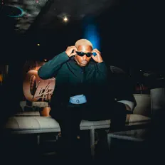 收听 Lwamii、观看音乐视频、阅读小传、查看巡演日期等 ！