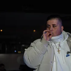 聆聽 Vorss、觀看音樂影片、閱讀小傳、查看巡演日期等！